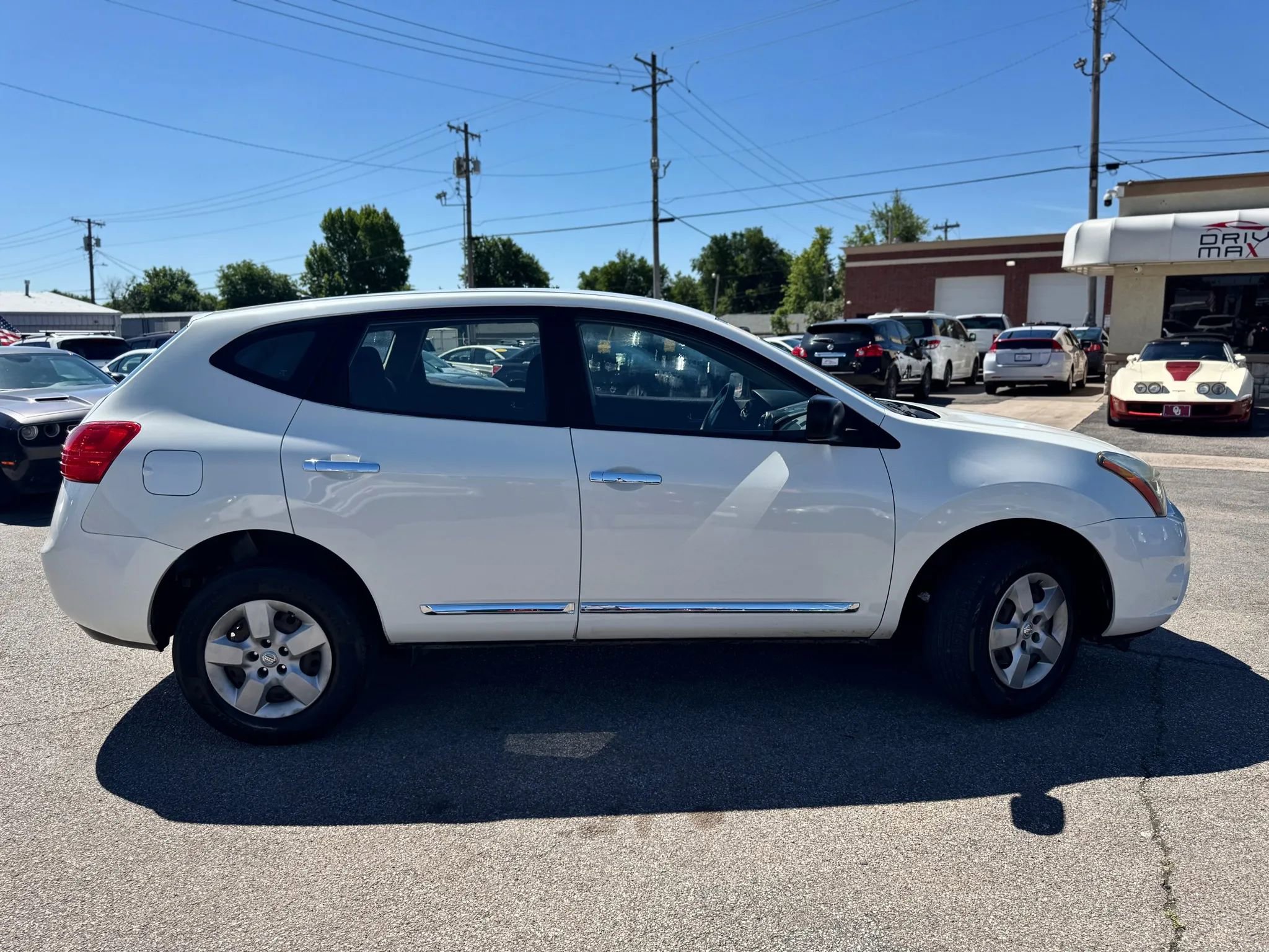 Used 2015 Nissan Rogue S image 2