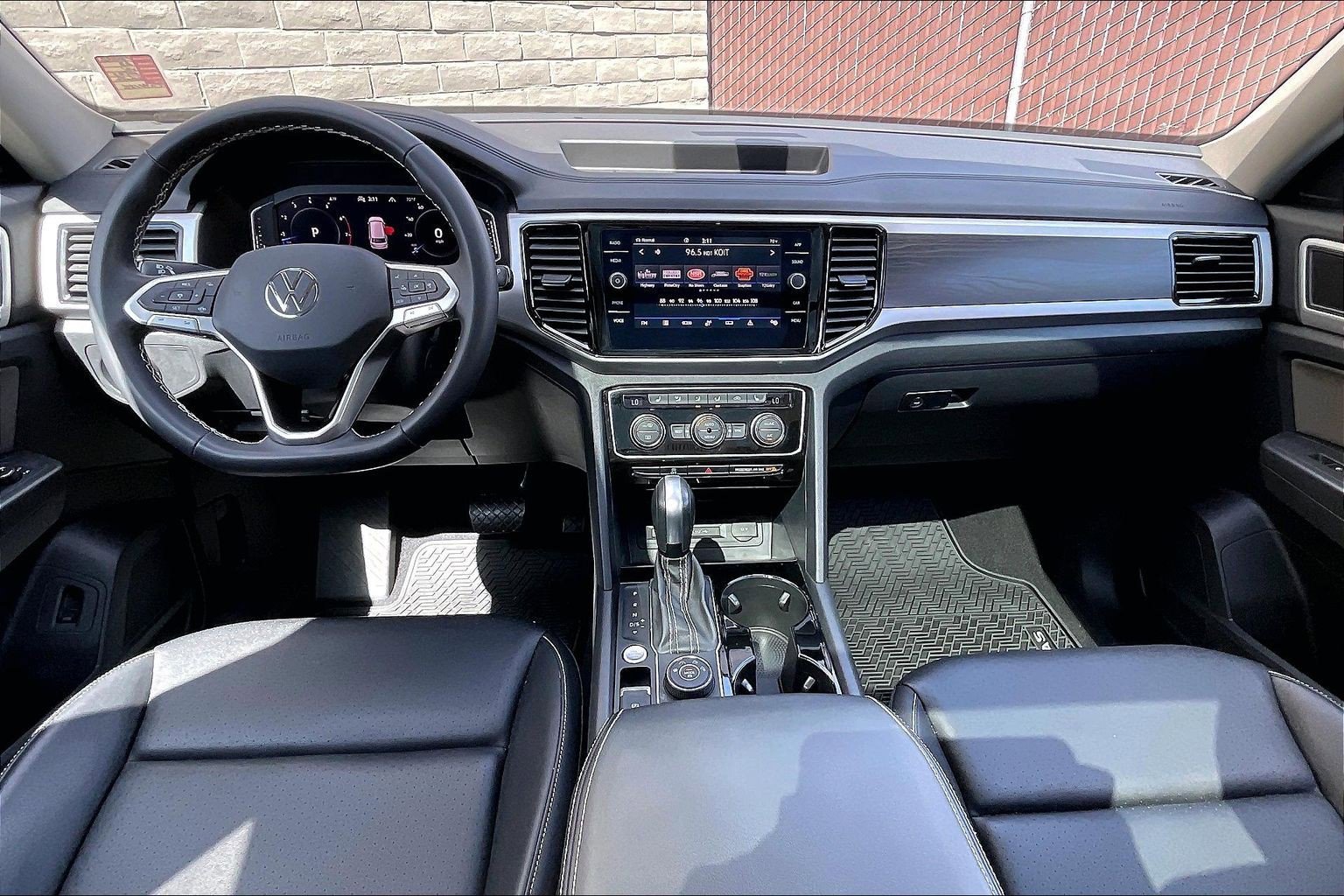 Certified 2023 Volkswagen Atlas SE w/ Panoramic Sunroof Package AWD/4WD image 15