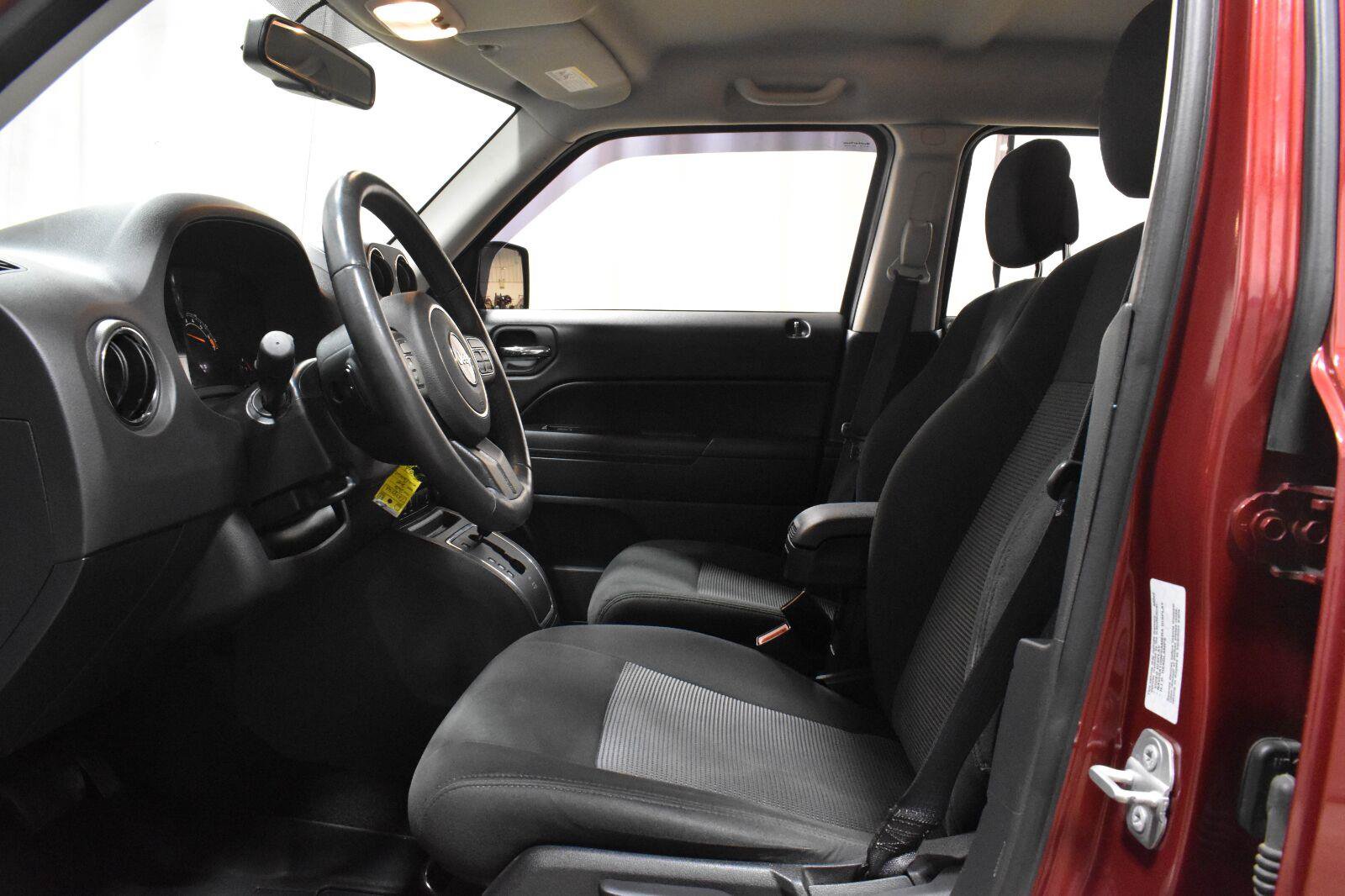 Used 2016 Jeep Patriot Latitude AWD/4WD image 3