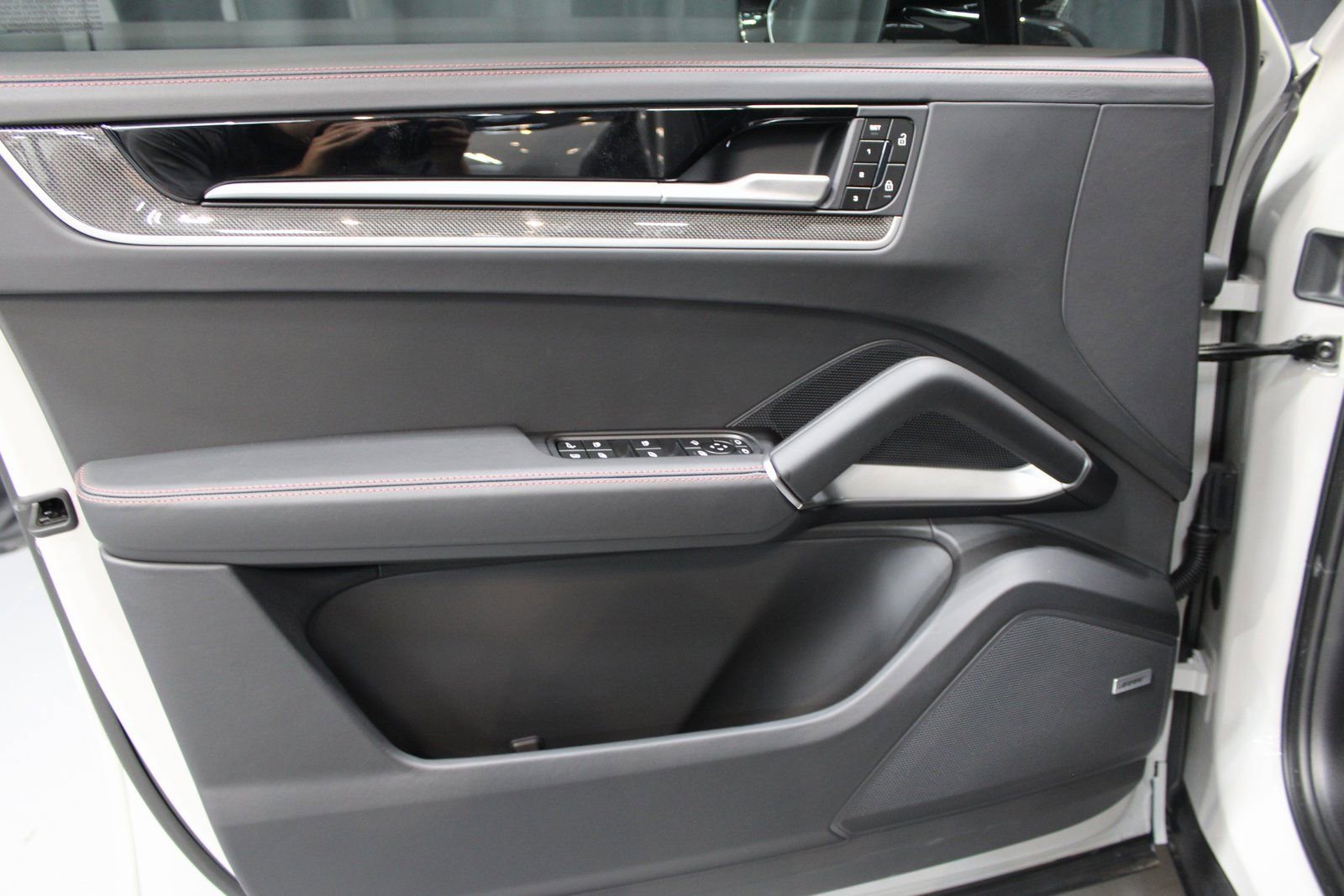 New 2025 Porsche Cayenne Turbo image 25