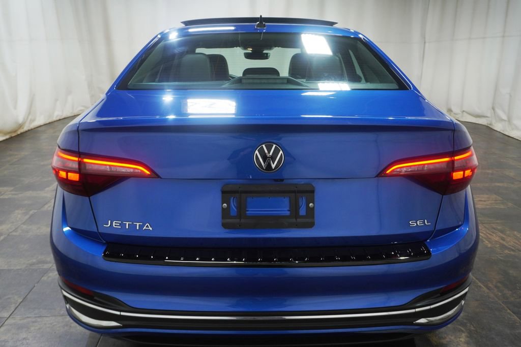 Used 2023 Volkswagen Jetta SEL image 4