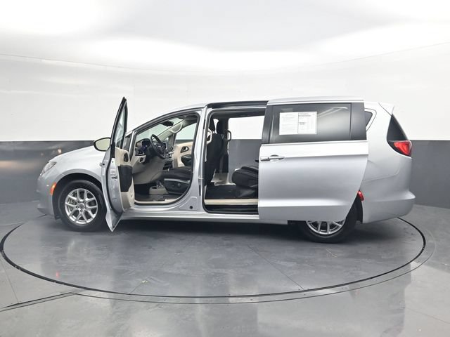 Used 2023 Chrysler Voyager LX FWD image 43