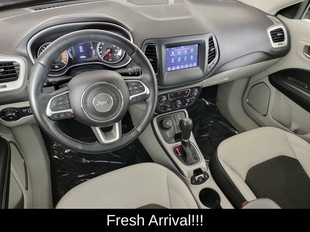 Used 2020 Jeep Compass Latitude w/ Cold Weather Group AWD/4WD image 30