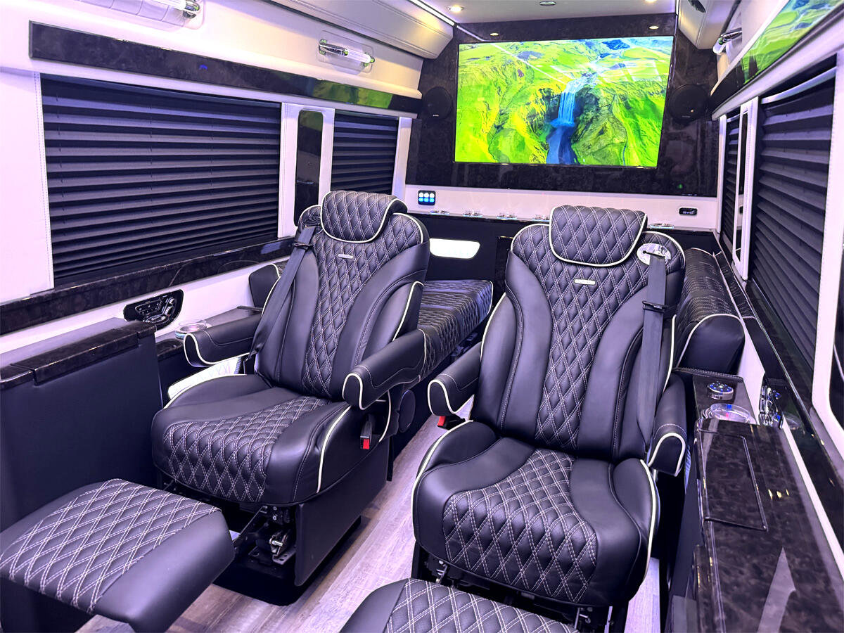 Used 2024 Mercedes-Benz Sprinter 3500 image 11