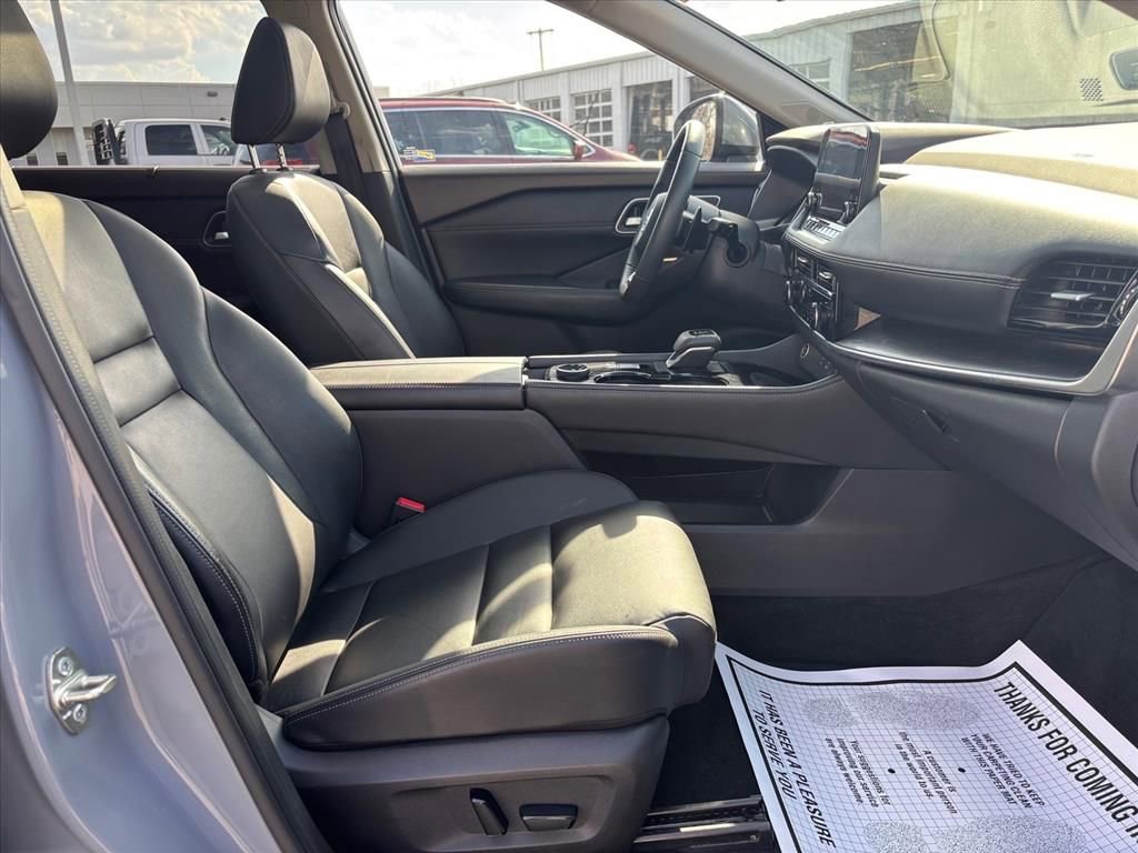 Used 2021 Nissan Rogue SL w/ Premium Package image 14