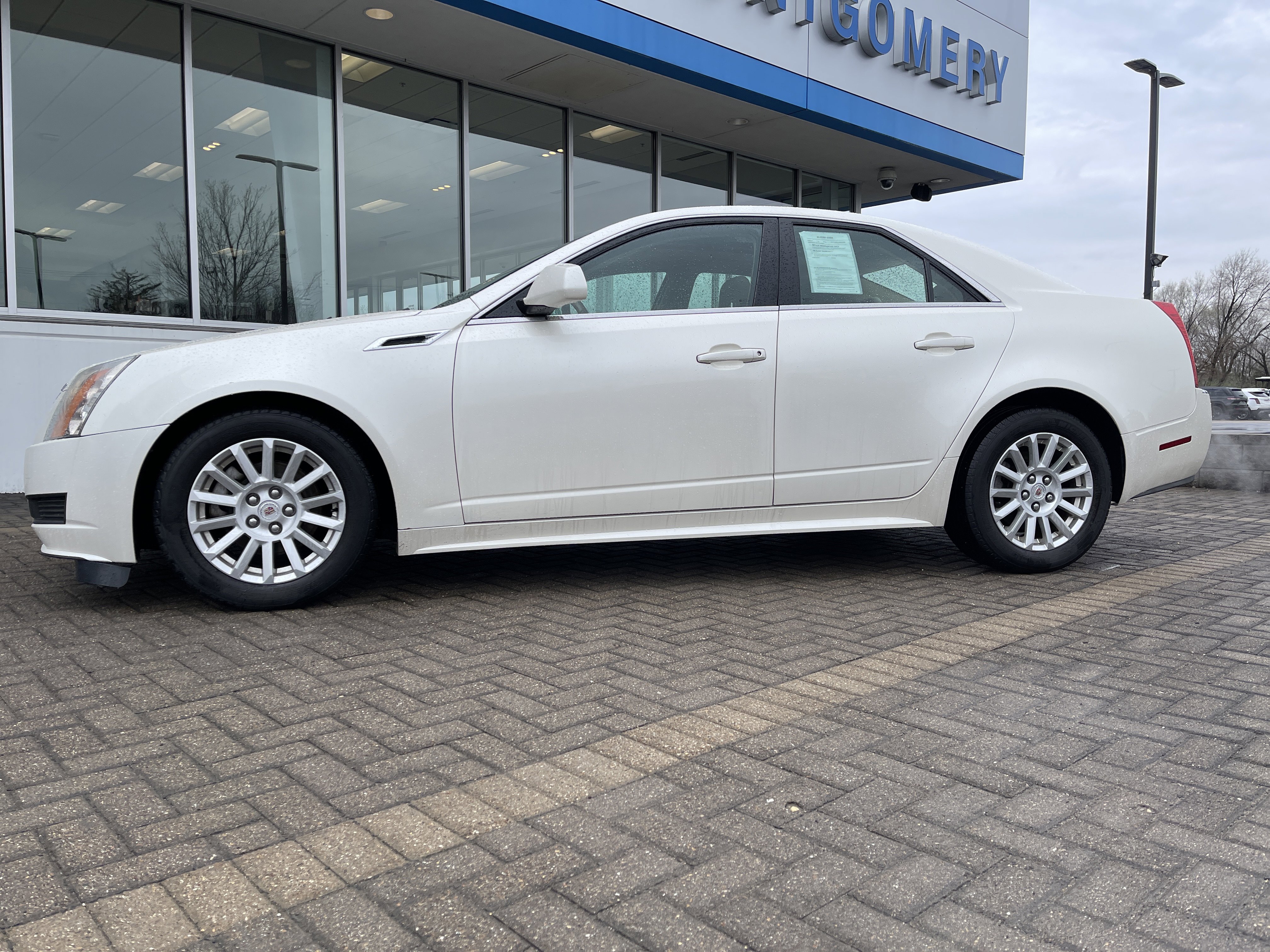 Used 2011 Cadillac CTS Luxury image 2