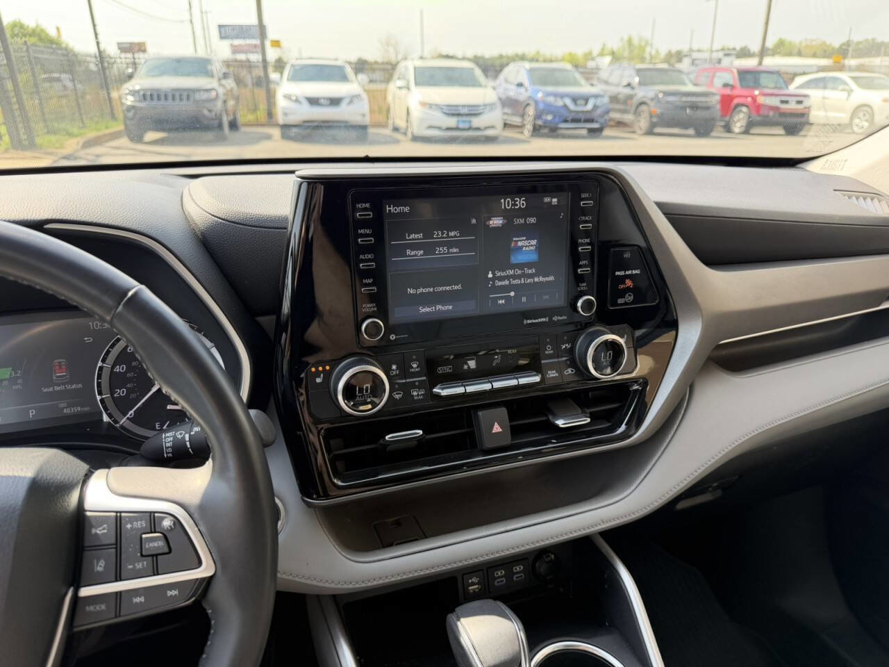 Used 2022 Toyota Highlander XLE image 34