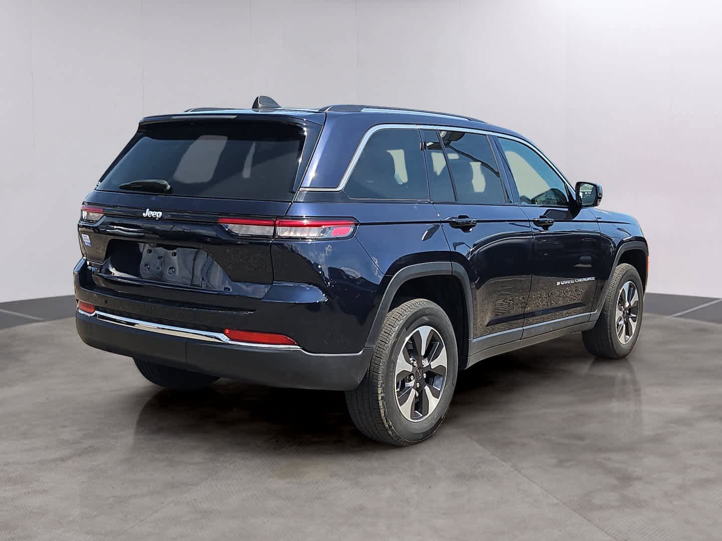Used 2023 Jeep Grand Cherokee 4WD 4xe image 4