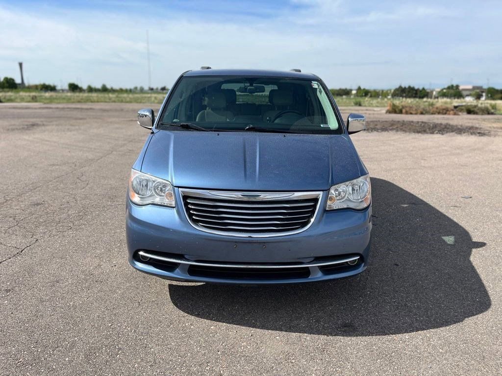 Used 2011 Chrysler Town & Country Touring-L w/ Entertainment Group #2 FWD image 2