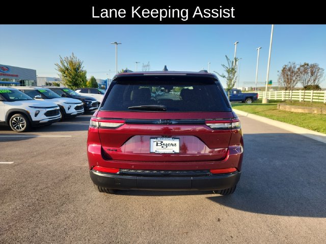 Used 2025 Jeep Grand Cherokee Altitude AWD/4WD image 8