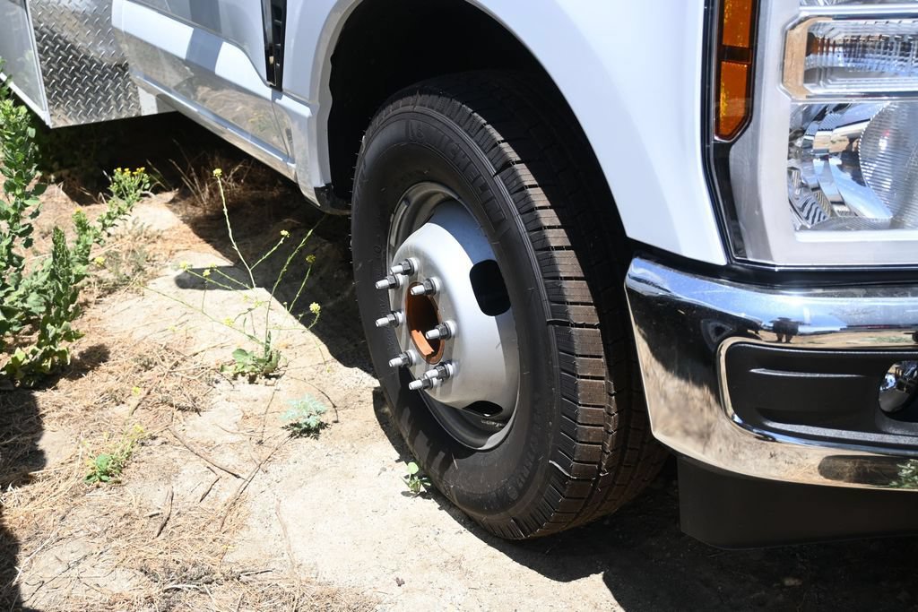 New 2026 Ford F350 XL w/ XL Chrome Package RWD image 5
