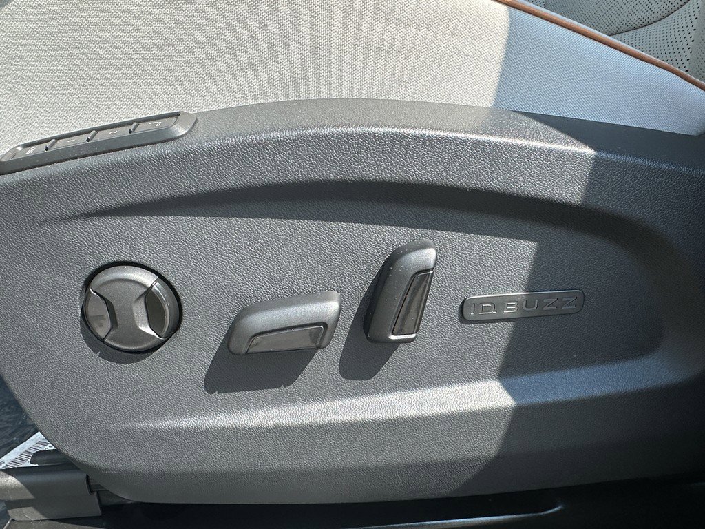 New 2025 Volkswagen ID. Buzz Pro S Plus image 17