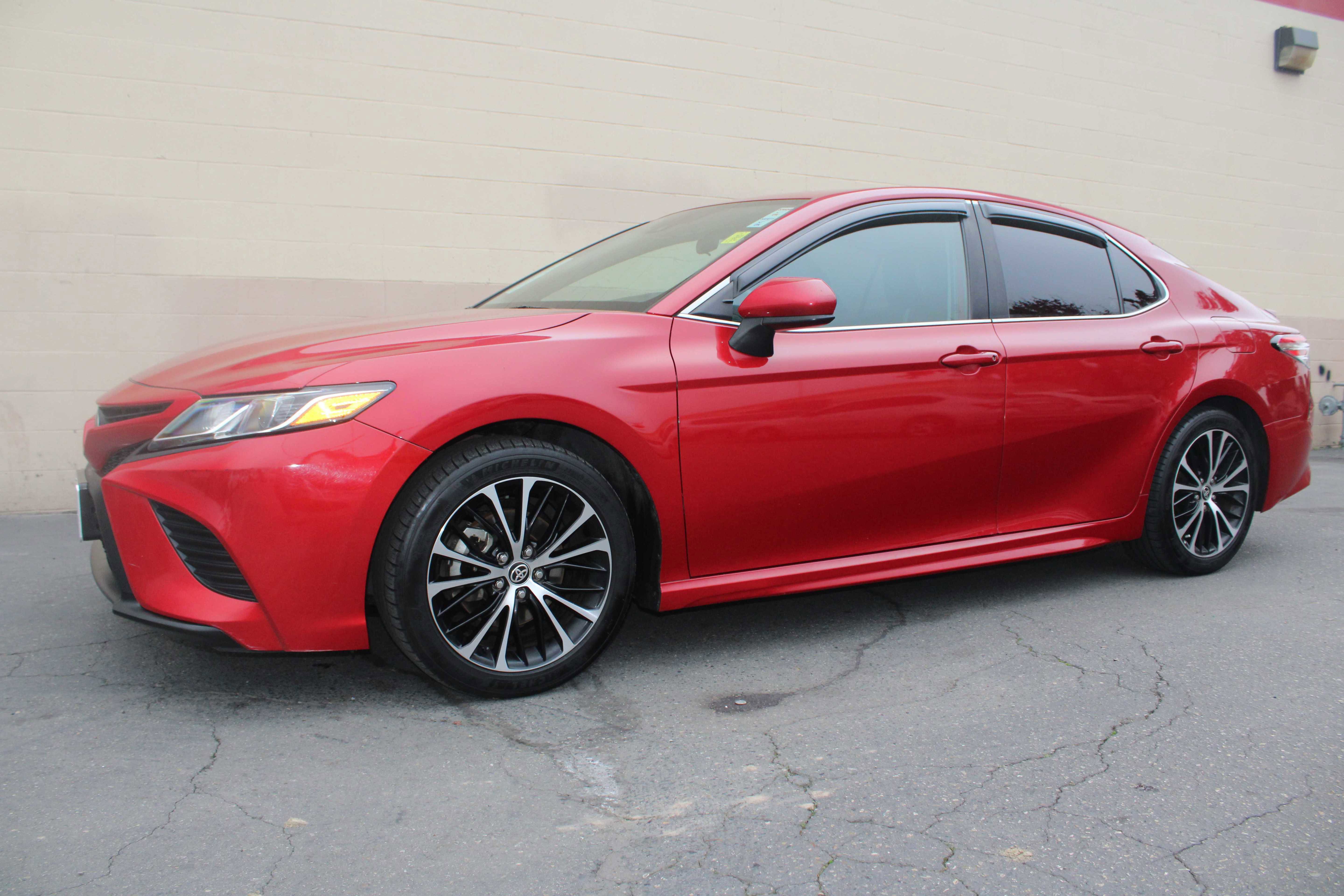 Used 2020 Toyota Camry SE image 16