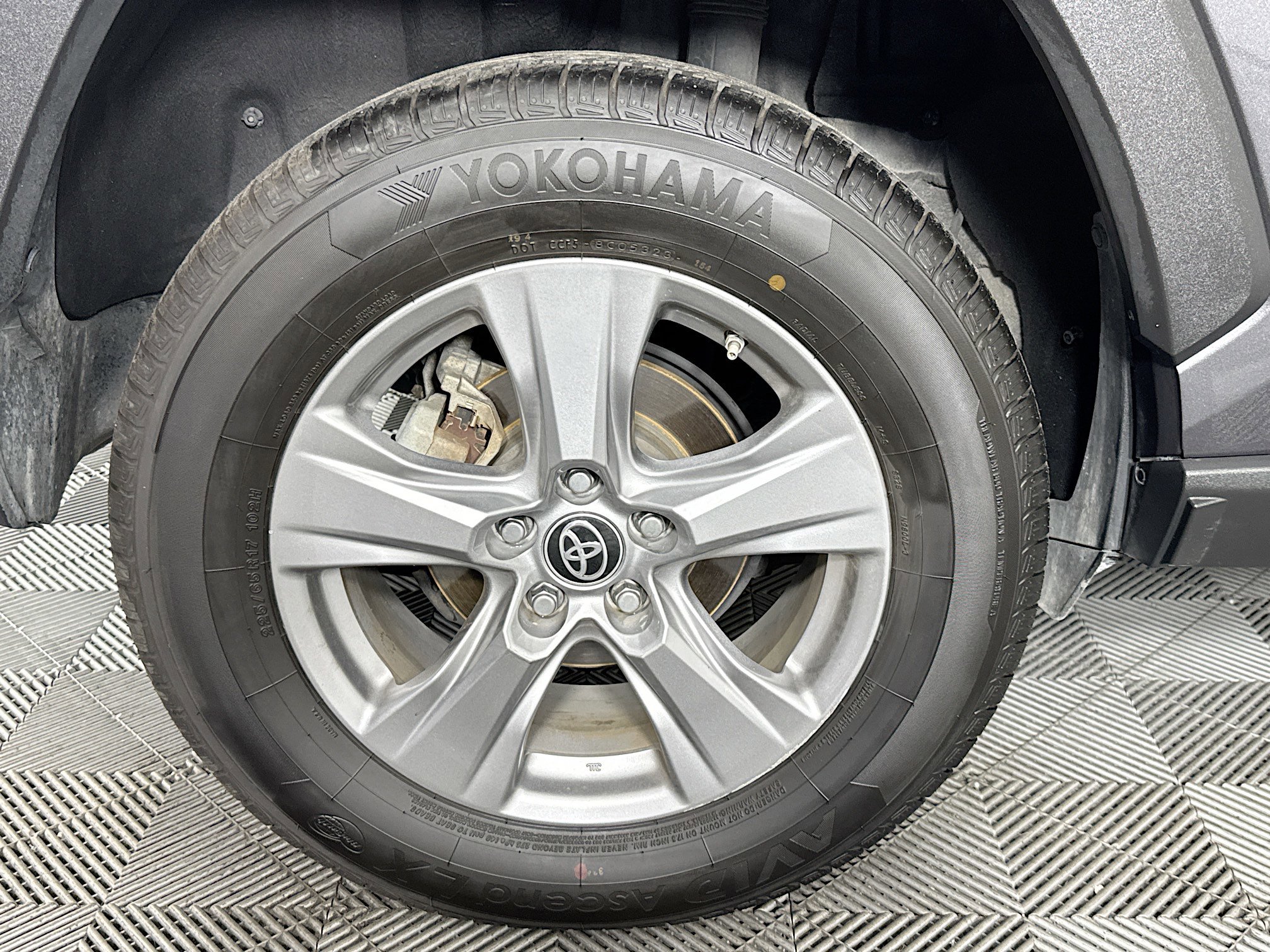Used 2022 Toyota RAV4 LE AWD/4WD image 31