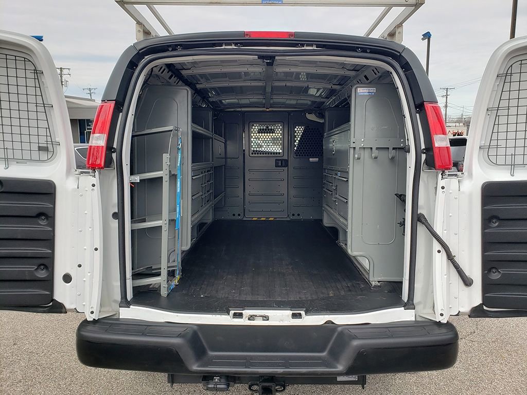 Used 2023 Chevrolet Express 3500 w/ Driver Convenience Package image 7