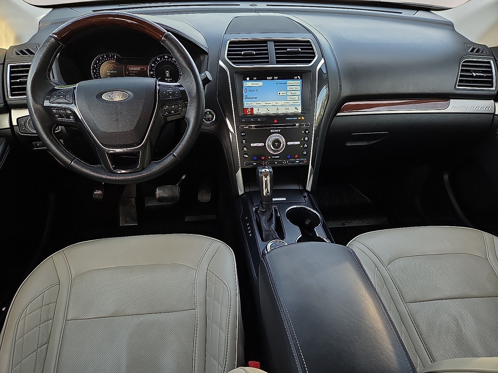 Used 2018 Ford Explorer Platinum AWD/4WD image 12