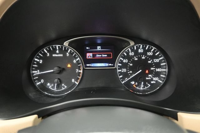 Used 2017 Nissan Pathfinder Platinum FWD image 3