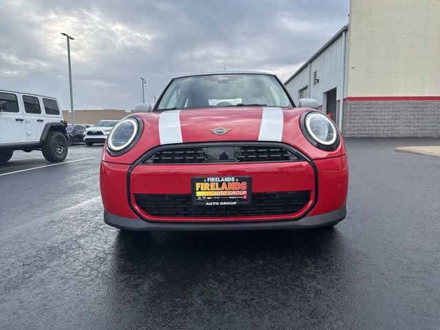 Used 2025 MINI Cooper 2-Door Hardtop image 2