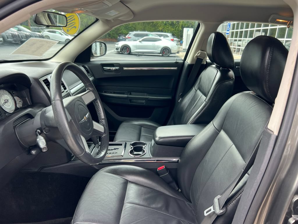 Used 2010 Chrysler 300 Touring RWD image 8
