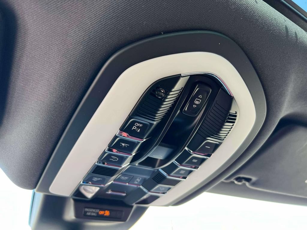 Used 2024 Porsche Macan S AWD/4WD image 32