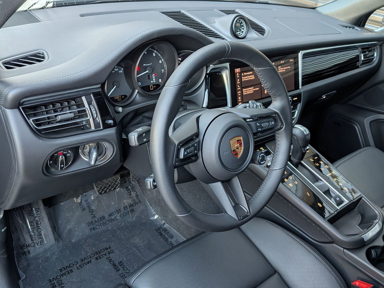 Certified 2026 Porsche Macan Turbo AWD/4WD image 4