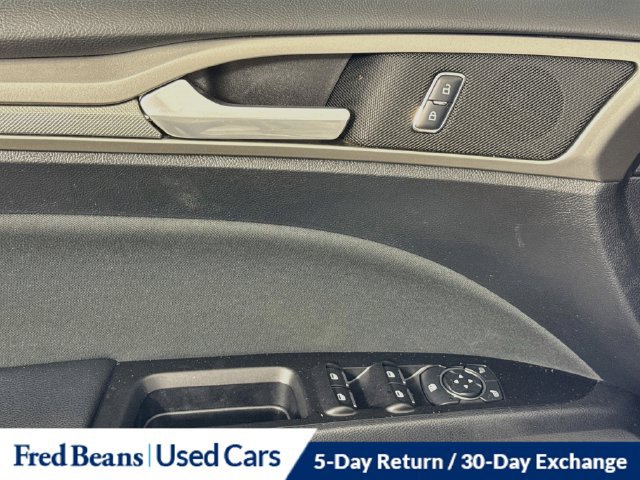 Used 2017 Ford Fusion SE w/ Fusion SE Technology Package FWD image 25