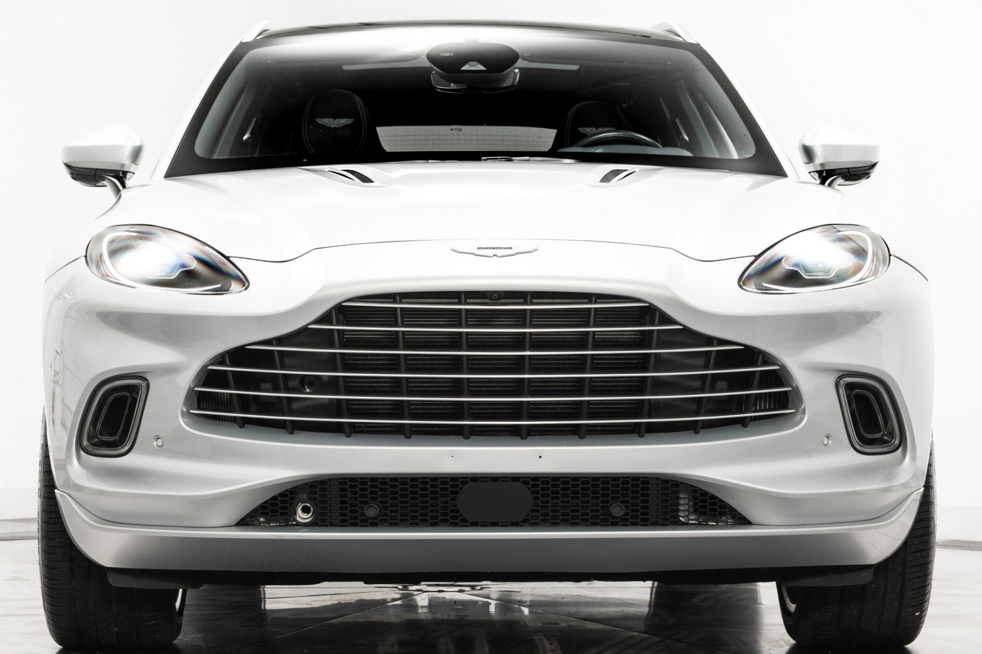 Used 2022 Aston Martin DBX image 4