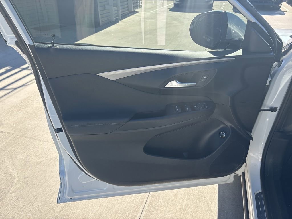 Used 2025 Buick Envista Avenir image 10