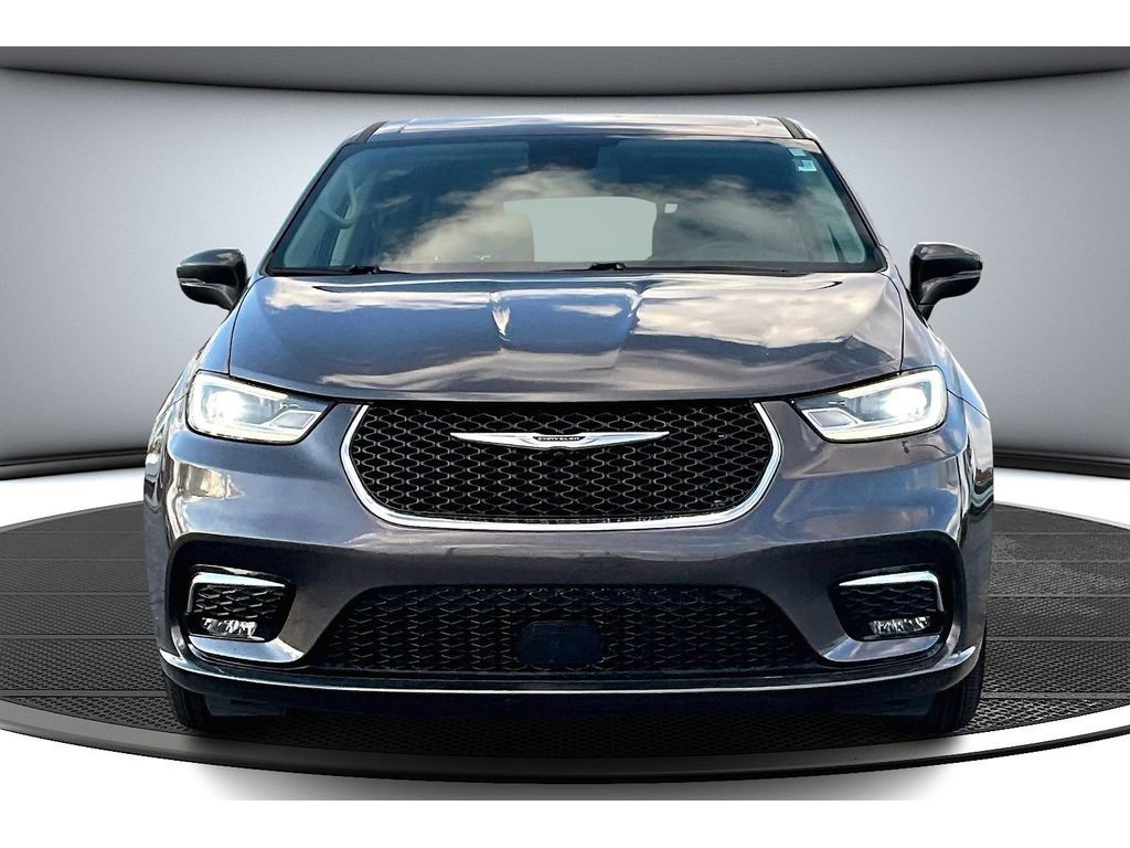 Used 2022 Chrysler Pacifica Touring-L image 4