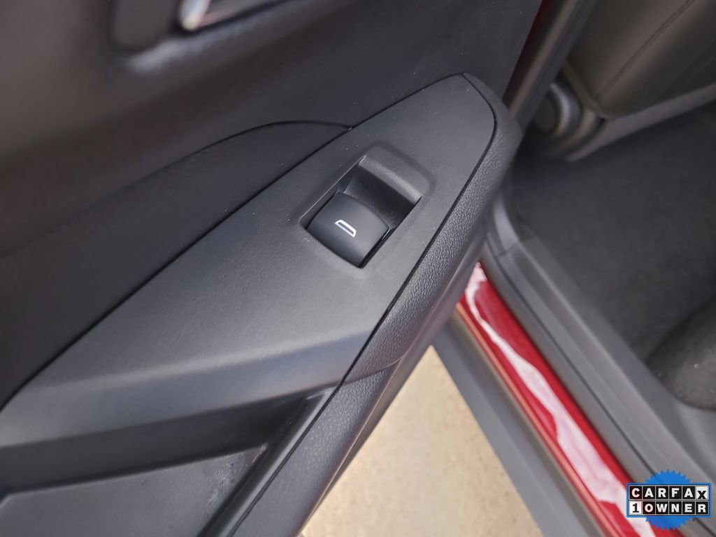 Used 2025 Chevrolet Trax LT w/ LT Convenience Package image 14