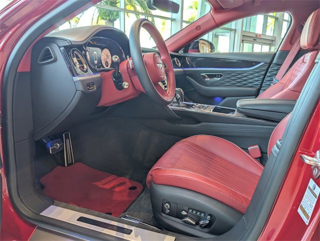 Used 2023 Bentley Flying Spur Azure image 9