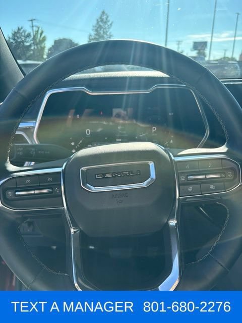 Used 2025 GMC Canyon Denali AWD/4WD image 14