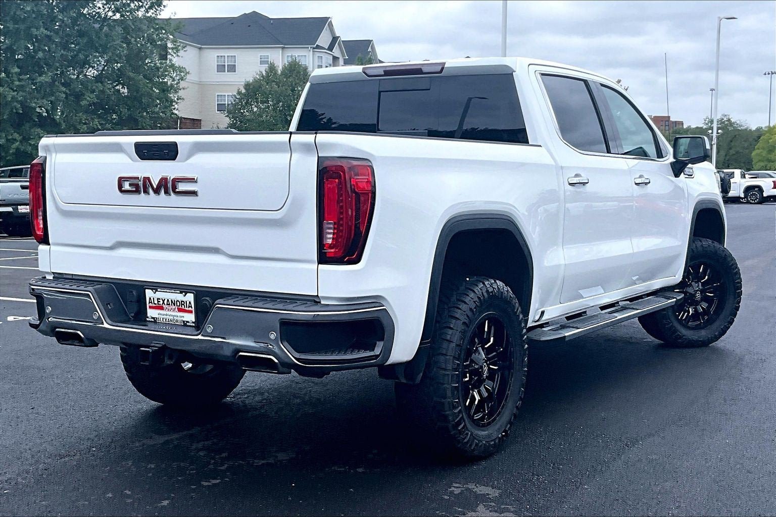 Used 2019 GMC Sierra 1500 SLT w/ SLT Premium Plus Package AWD/4WD image 11