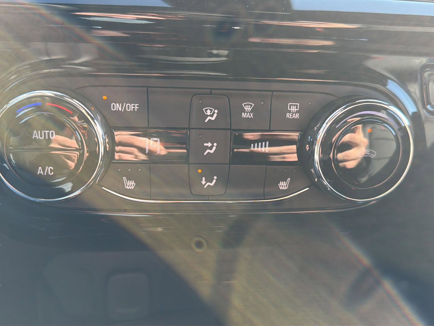 New 2026 Chevrolet Trax RS w/ Sunroof Package image 26