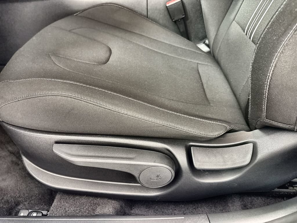 Certified 2025 Hyundai Elantra SEL FWD image 14