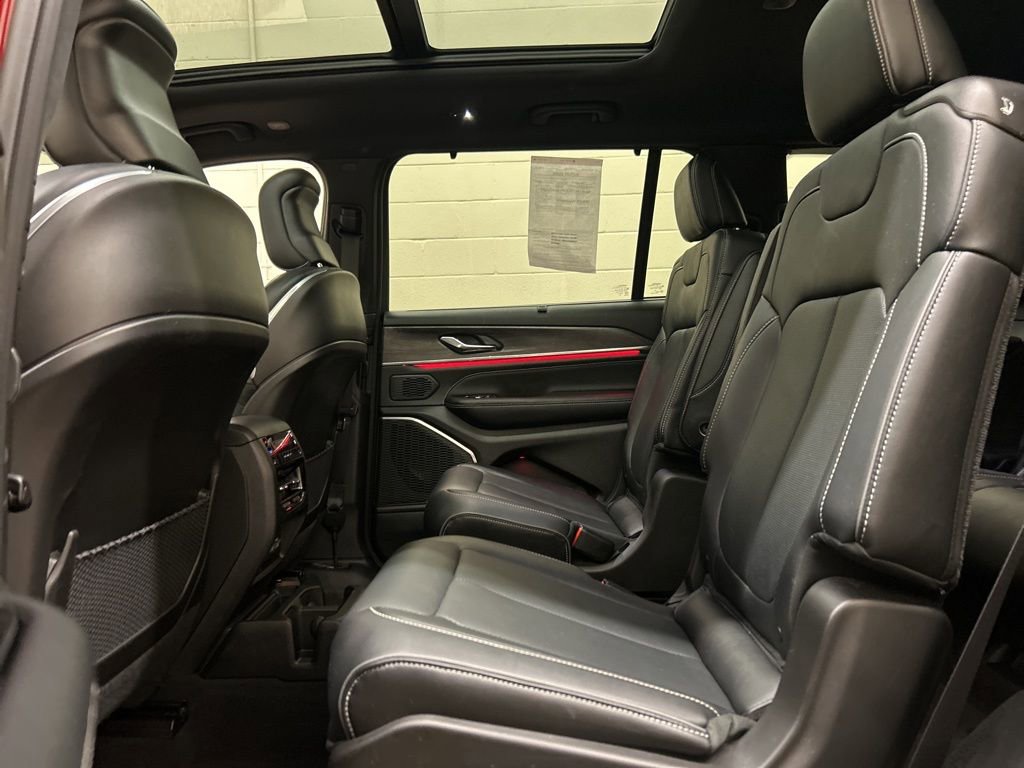 Used 2025 Jeep Grand Cherokee L Overland w/ Luxury Tech Group IV image 8