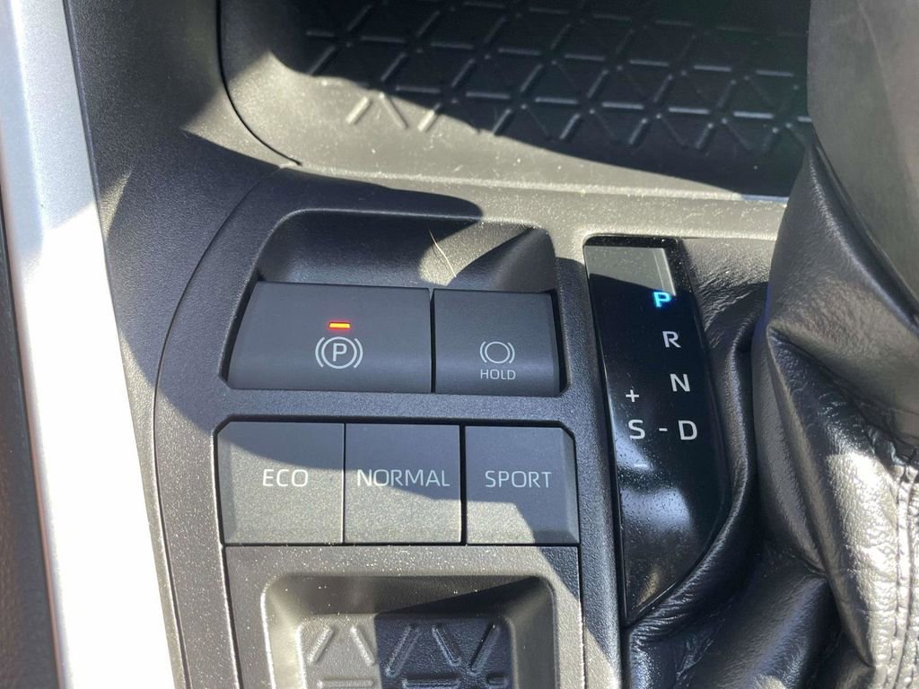Used 2021 Toyota RAV4 XLE FWD image 38
