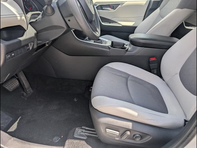 Used 2019 Toyota RAV4 XLE w/ Convenience Package FWD image 9