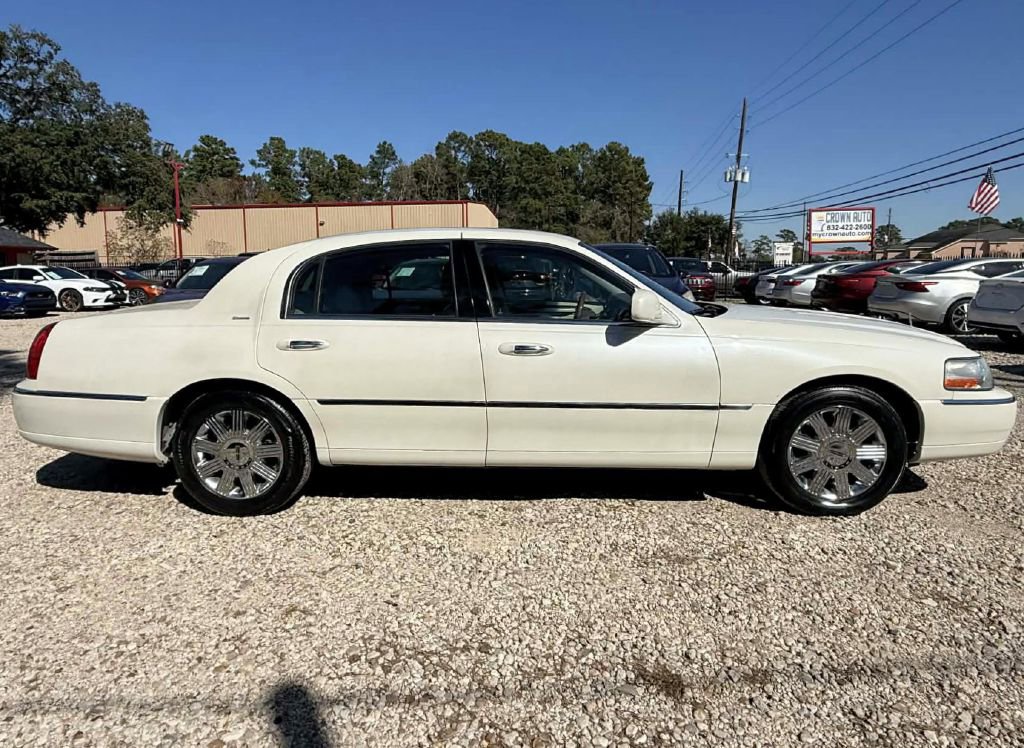 Used 2004 Lincoln Town Car Ultimate RWD image 4
