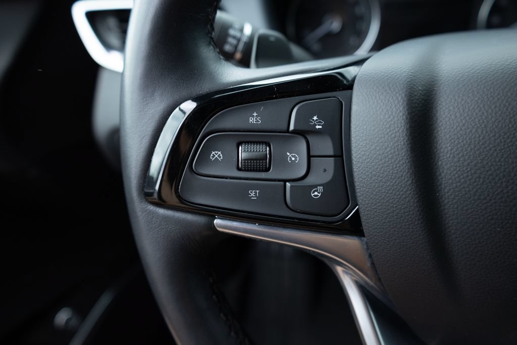 Used 2023 Buick Enclave Essence w/ Sport Touring Edition FWD image 13