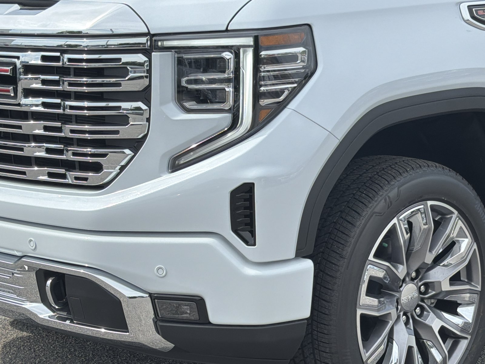 Used 2026 GMC Sierra 1500 Denali AWD/4WD image 8