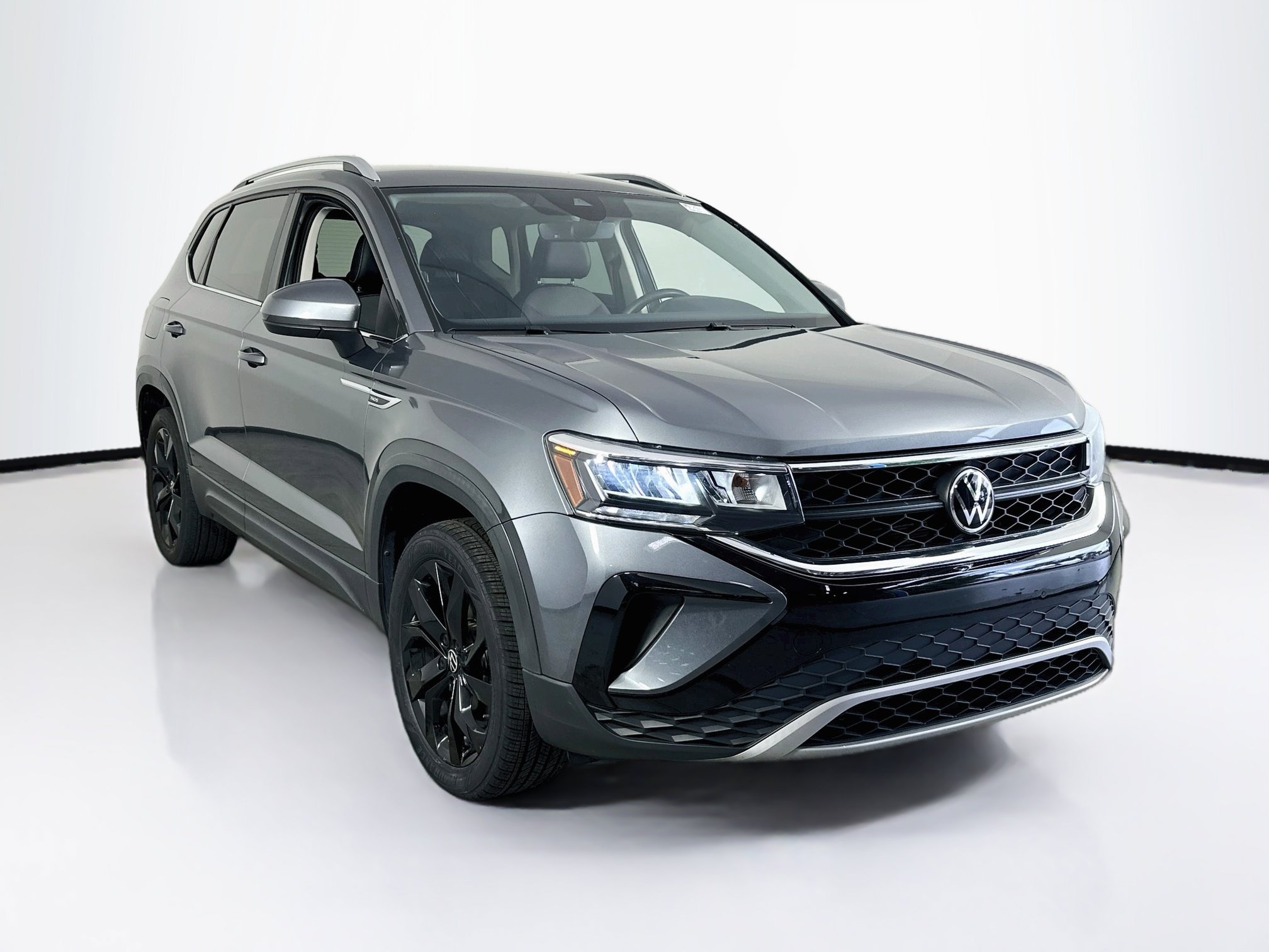 Used 2022 Volkswagen Taos SE FWD image 3