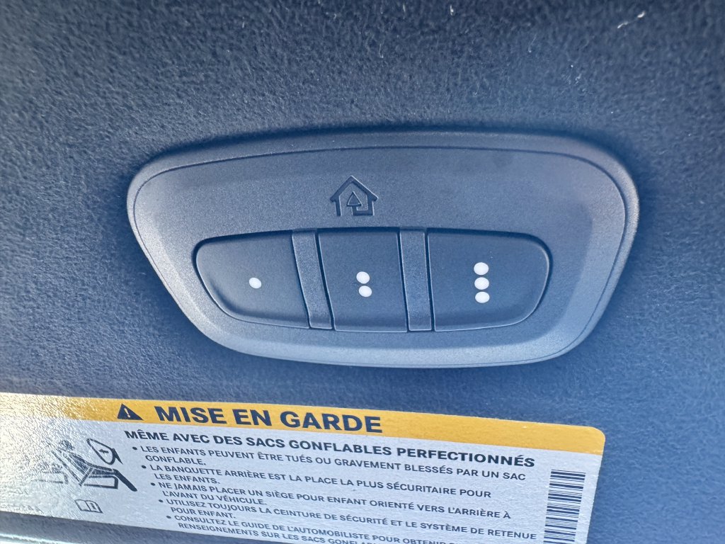 Used 2024 Chrysler Pacifica Pinnacle FWD image 30