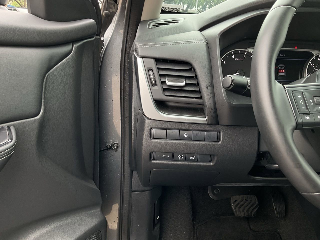 Used 2025 Nissan Rogue SV FWD image 25