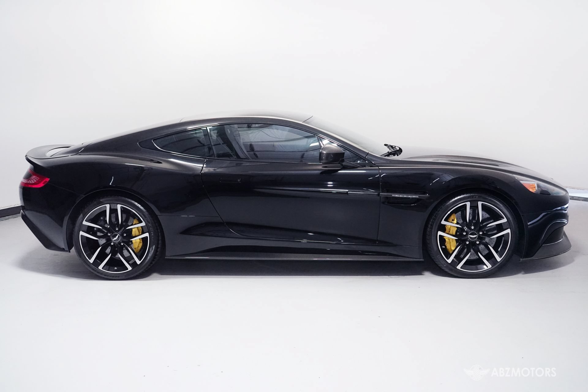 Used 2015 Aston Martin Vanquish Coupe RWD image 3