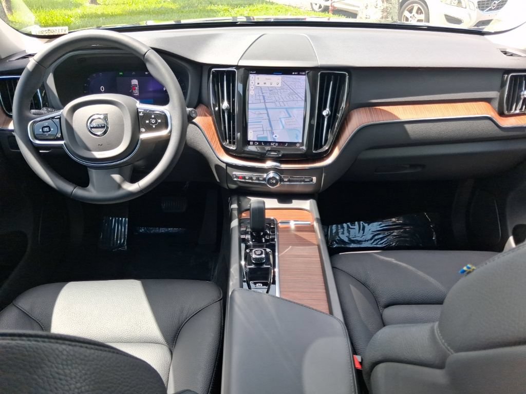 Used 2024 Volvo XC60 B5 Plus w/ Protection Package Premier AWD/4WD image 9