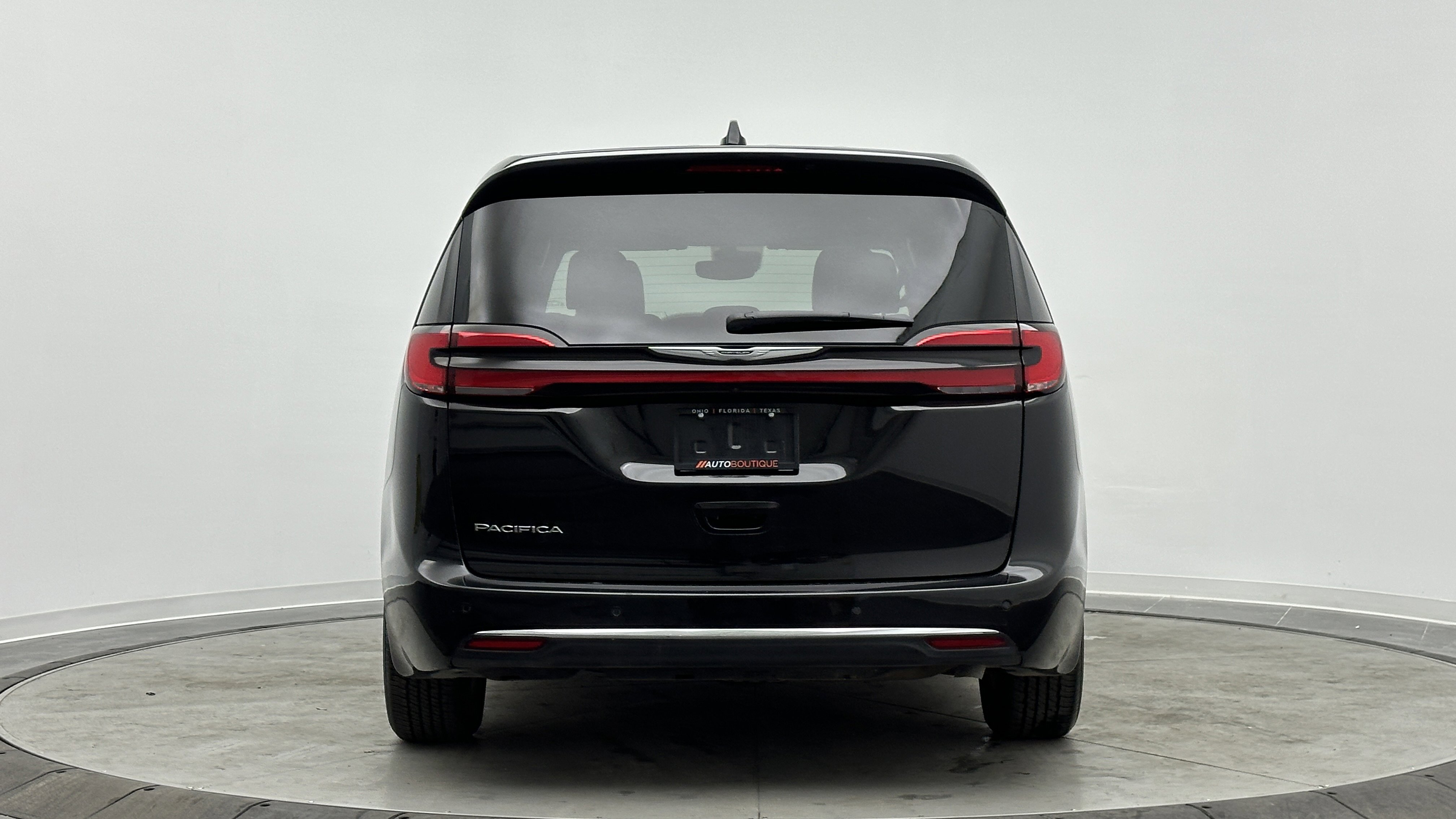 Used 2025 Chrysler Pacifica Select image 6