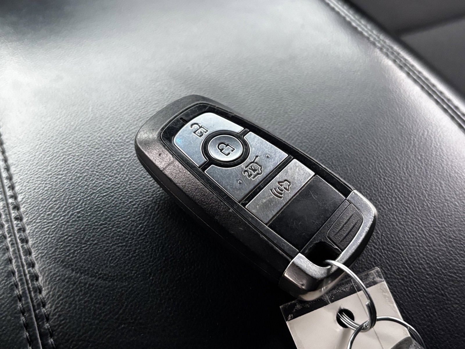 Used 2022 Ford Explorer XLT image 27