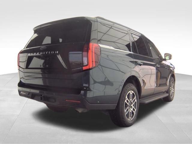 Used 2025 Ford Expedition Active AWD/4WD image 8