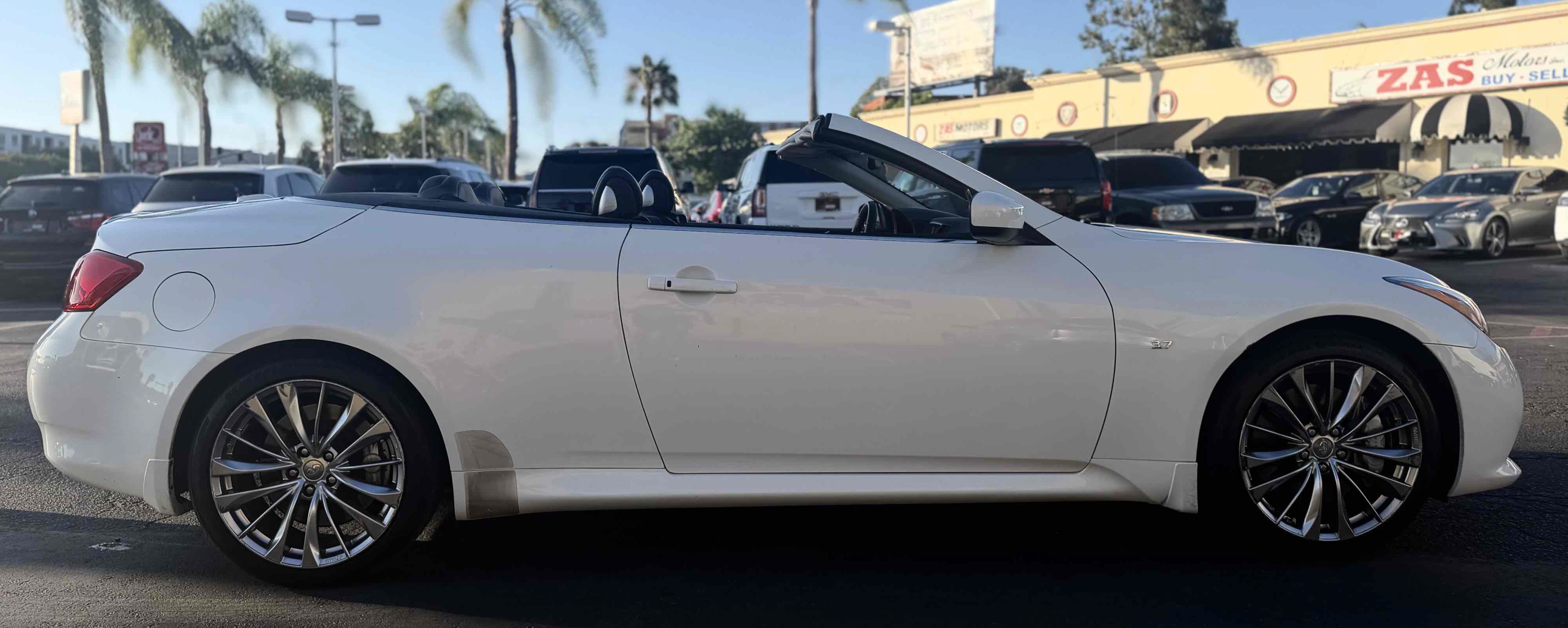 Used 2014 INFINITI Q60 Convertible w/ Premium Package RWD image 6